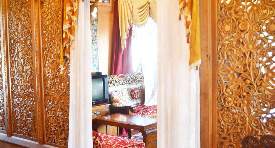 Young Morning Star Group of Houseboats, Srinagar 4